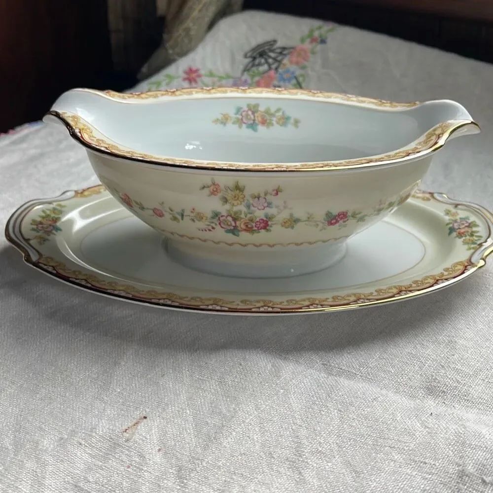 Vintage Noritake China gravy boat #4904 Dimity pattern.